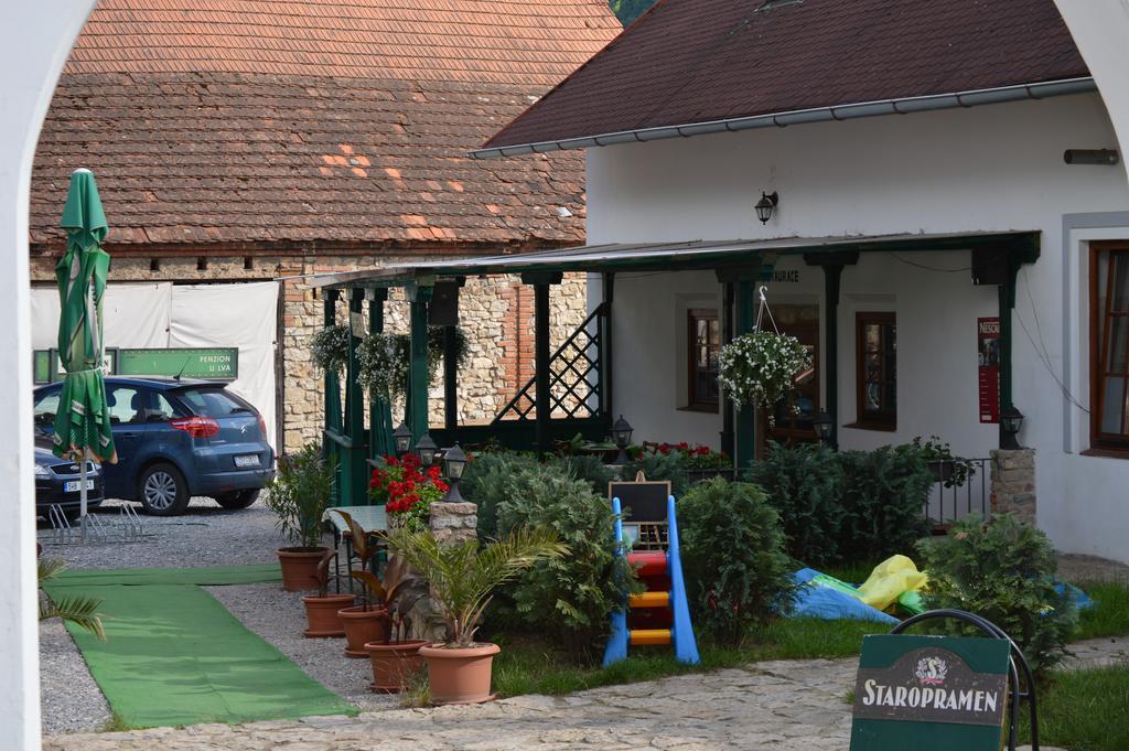 Restaurace A Penzion U Lva كارلستين المظهر الخارجي الصورة