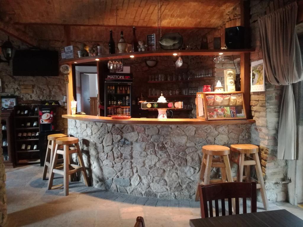 Restaurace A Penzion U Lva كارلستين المظهر الخارجي الصورة