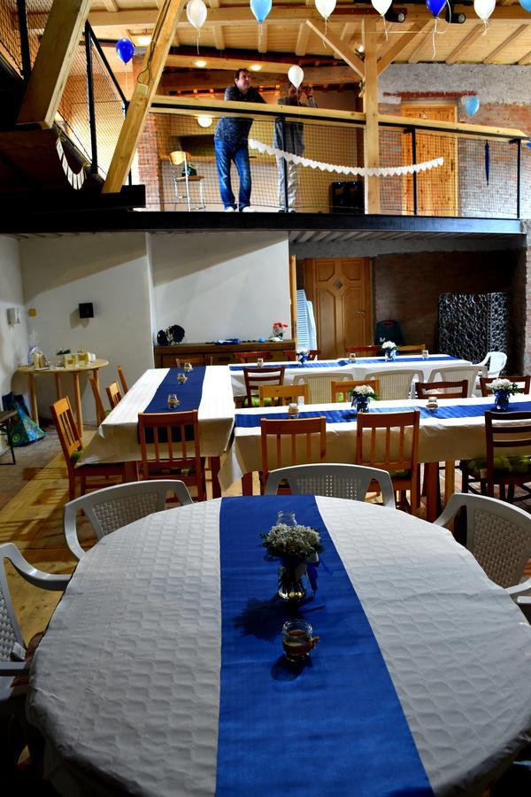 Restaurace A Penzion U Lva كارلستين المظهر الخارجي الصورة